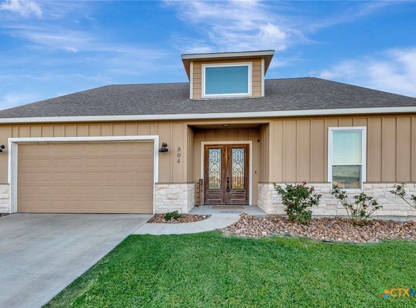 804 Catclaw Lane, Edna, TX 77957