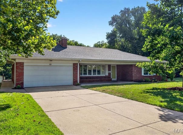 49 Lakeview Drive, Belleville, IL 62223