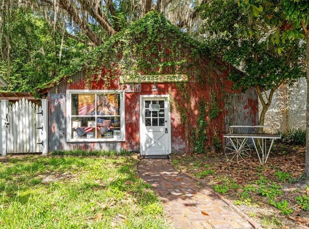 208 NE 1ST STREET, MICANOPY, FL 32667