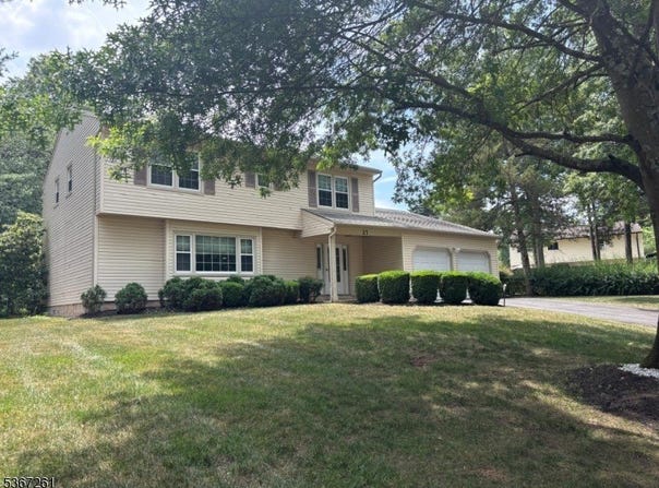 27 Rolling Rd, Franklin Twp., NJ 08873-2851