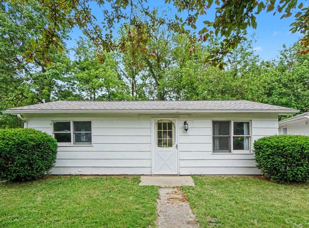 430 11th Avenue, Three Rivers, MI 49093