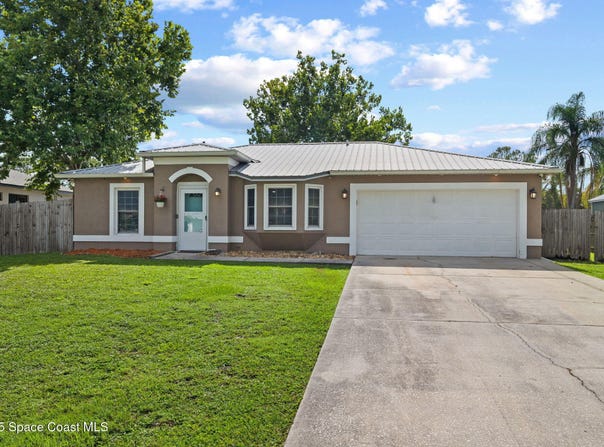 831 Tejon Avenue SW, Palm Bay, FL 32908