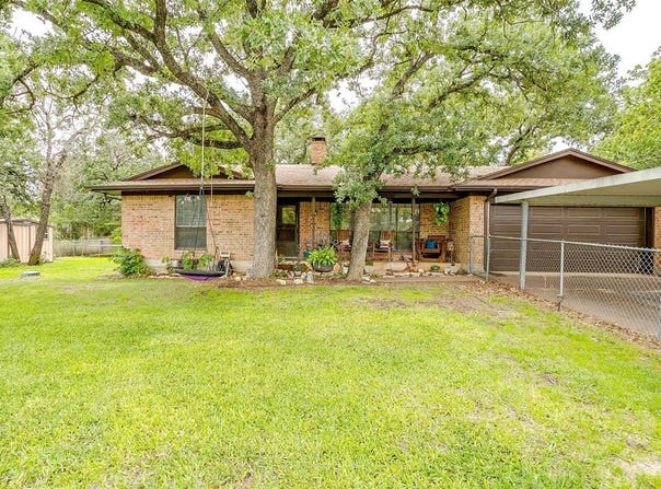 814 Branding Iron Trail, Granbury, TX 76049