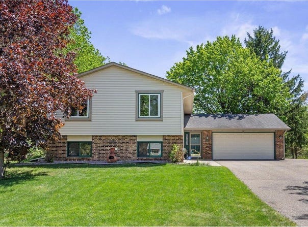 4686 Penkwe Way, Eagan, MN 55122