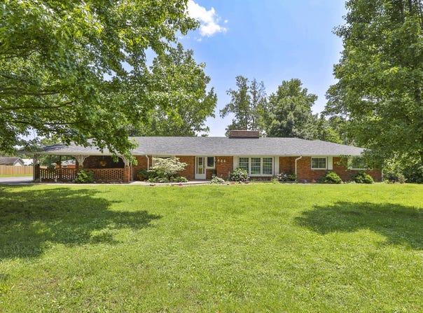 424 W Olive Street, Bolivar, MO 65613