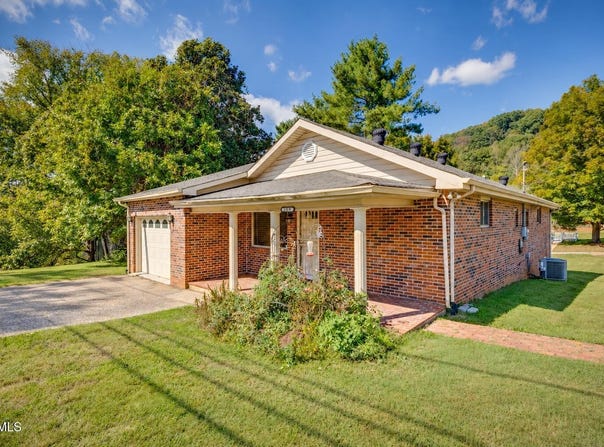 159 E Carters Valley Road, Kingsport, TN 37665