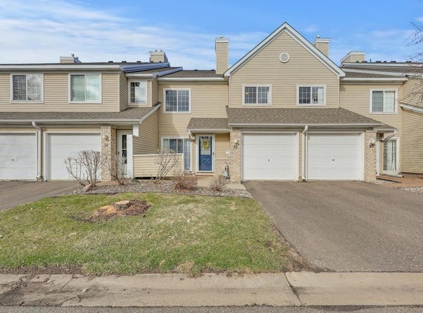 2270 Ranchview Lane N, Plymouth, MN 55447