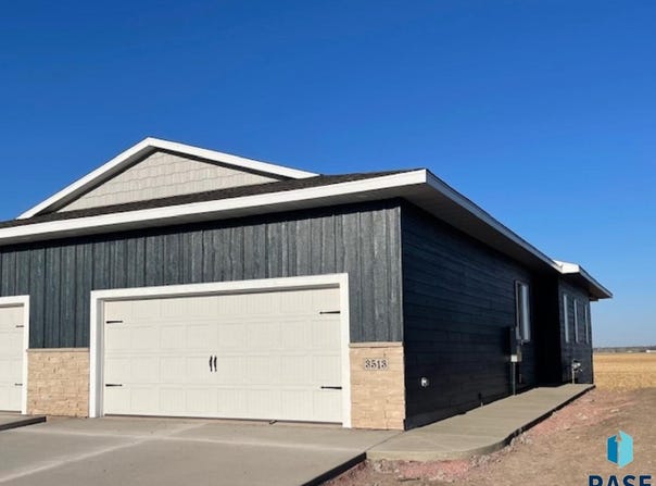 3513 S Heather Ave, Sioux Falls, SD 57106