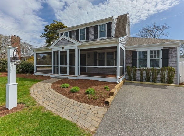 29 Hiawatha Road, Harwich Port, MA 02646