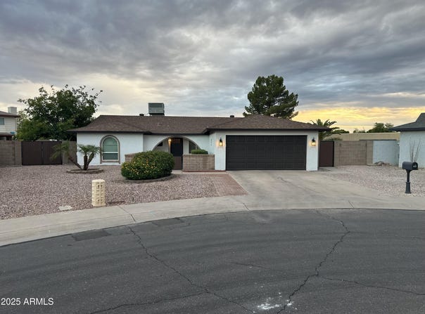 2717 W LAGUNA AZUL Circle, Mesa, AZ 85202