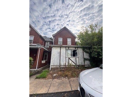 104 Seward St, Duquesne, PA 15110