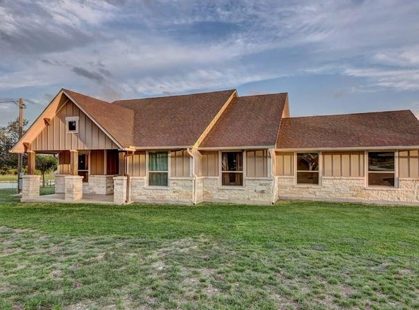 450 Jung Rd, Harper, TX 78631