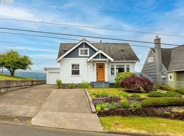 200 COLUMBIA ST, Cathlamet, WA 98612