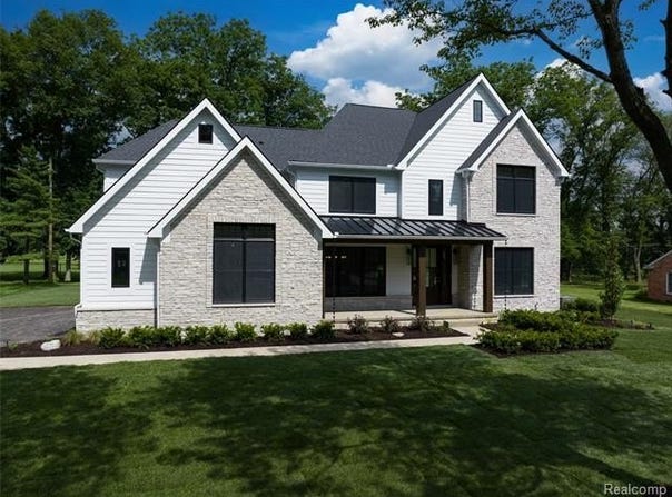 1231 Fox Chase Road, Bloomfield Hills, MI 48301