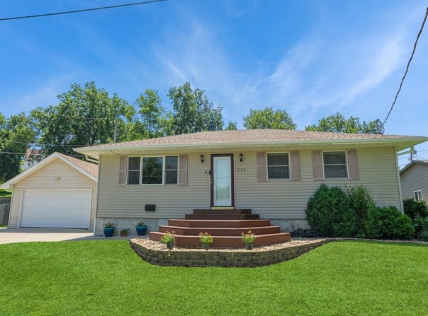 225 E Front Street, Colfax, IA 50054