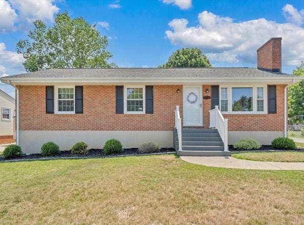 2834 Neil Dr, Roanoke, VA 24019