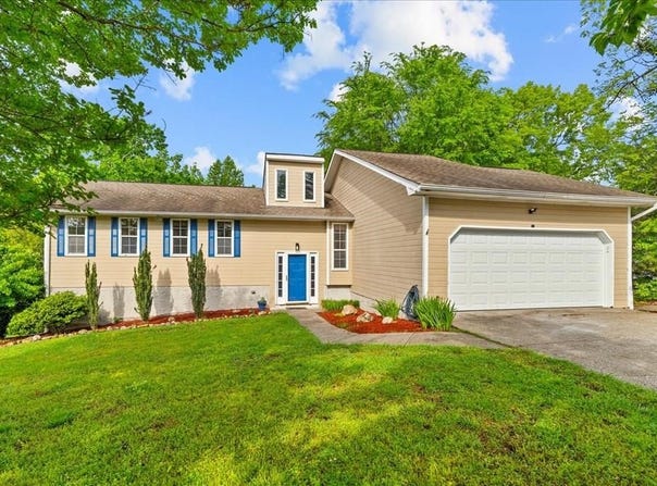 493 Lennox Way, ROCKY FACE, GA 30740