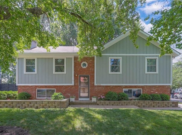 15020 S Bradley Drive, Olathe, KS 66062