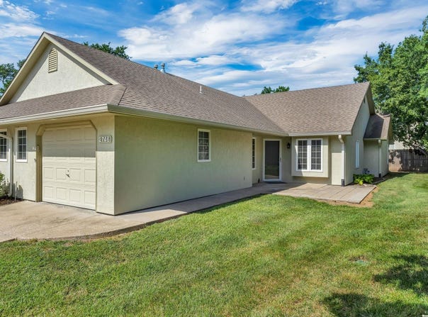 2746 Chipperfield Road, Lawrence, KS 66047
