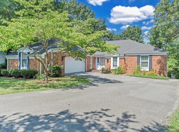 2391 Romar DR, Salem, VA 24153