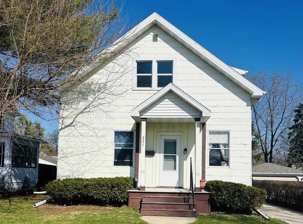 221 WEBSTER Street, NEENAH, WI 54956-2932