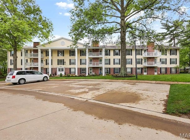 1511 Hampton Hall Drive, Chesterfield, MO 63017