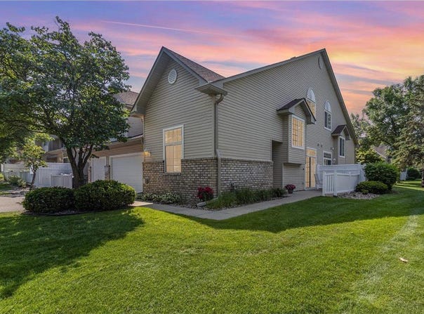 2675 Mallard Drive, Woodbury, MN 55125