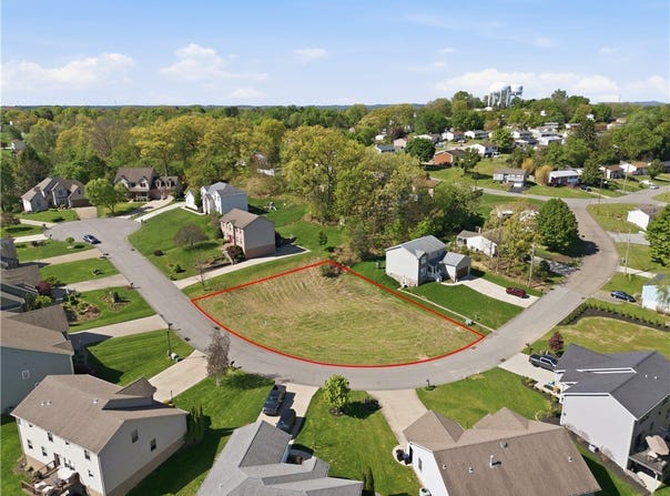 Heathcliffe Dr, Monaca, PA 15061