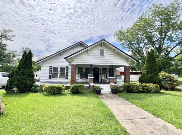 208 2nd St NW, Reform, AL 35481
