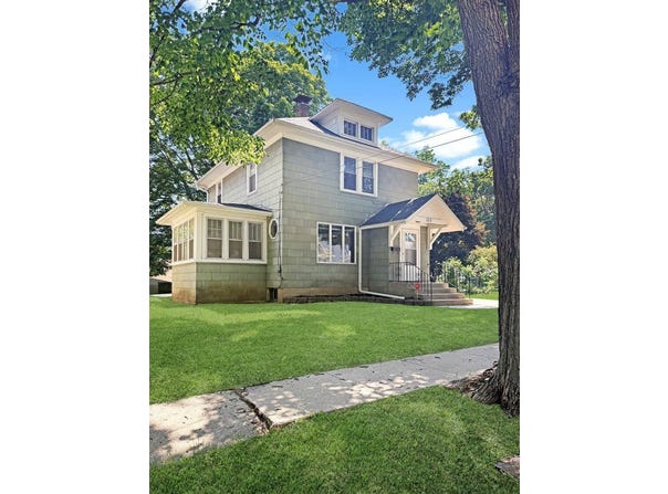 111 East Roosevelt Street, Freeport, IL 61032