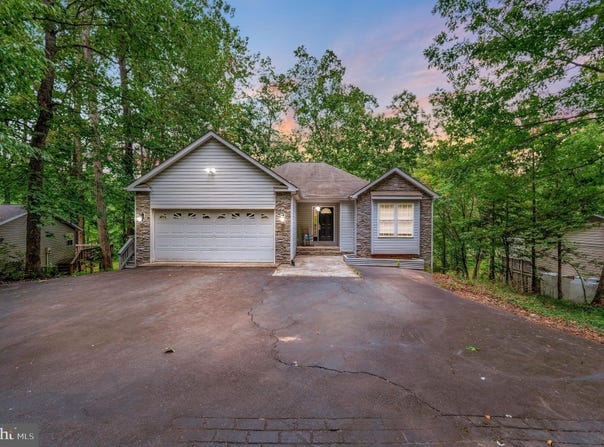 1115 EASTOVER PARKWAY, LOCUST GROVE, VA 22508