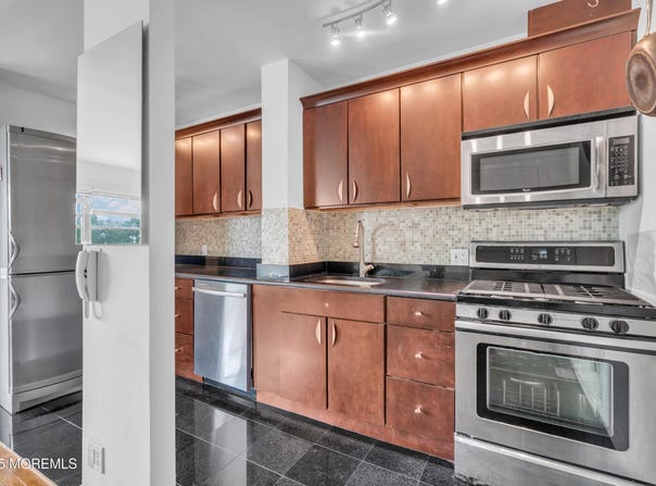 500 Linwood Drive, Fort Lee, NJ 07024