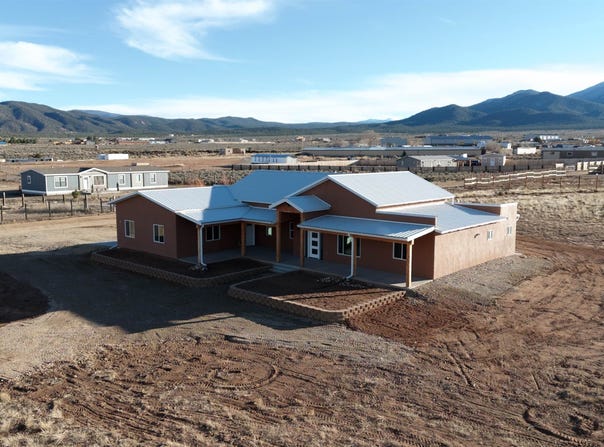2 Ashley G Ln, Ranchos de Taos, NM 87557