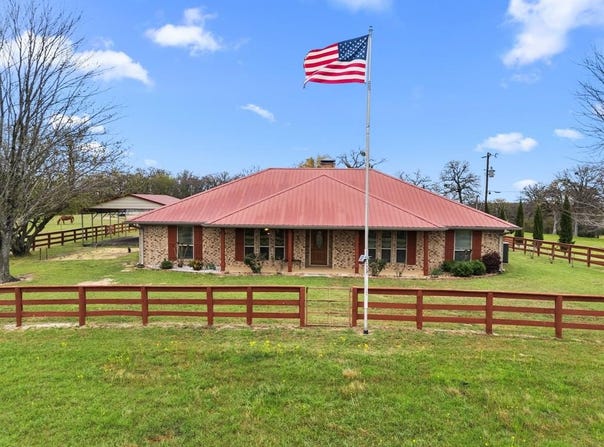 8905 County Road 4402, Larue, TX 75770