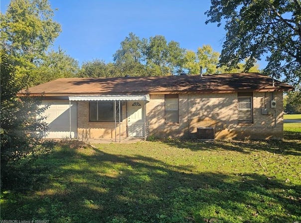1111 Fuller ST, Paris, AR 72855