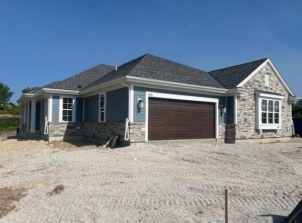 2119 Bluestem Dr, Waukesha, WI 53189