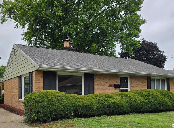 1803 CENTER Street, Pekin, IL 61554