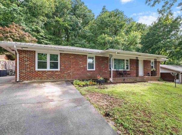 2012 LYNN ROAD, ANNISTON, AL 36207