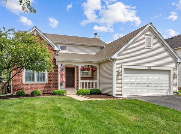 1832 Stirling Lane, Montgomery, IL 60538