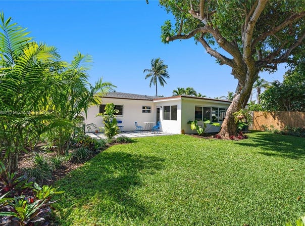 331 NE 43rd St, Oakland Park, FL 33334