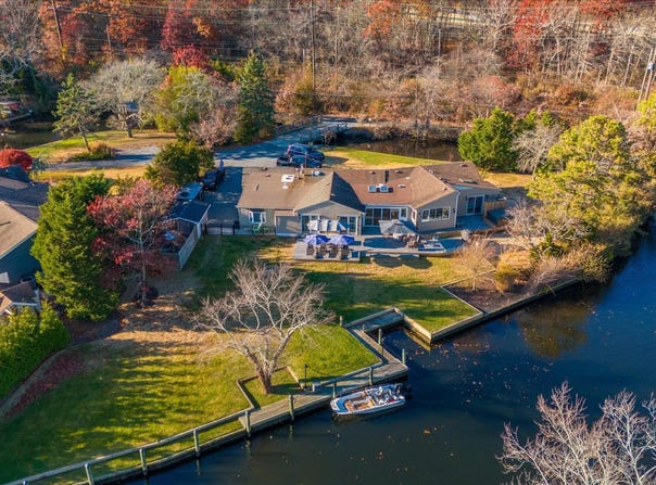 32 Biltmore Avenue Avenue, Oakdale, NY 11769