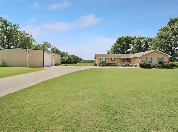 1925 16500 Road, Oswego, KS 67356