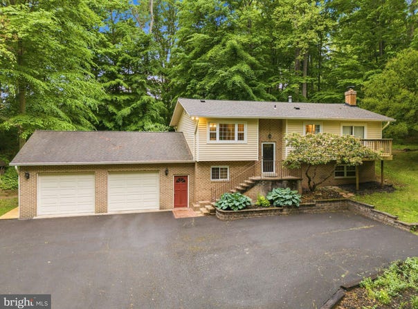8016 LAKE Drive, MANASSAS, VA 20111