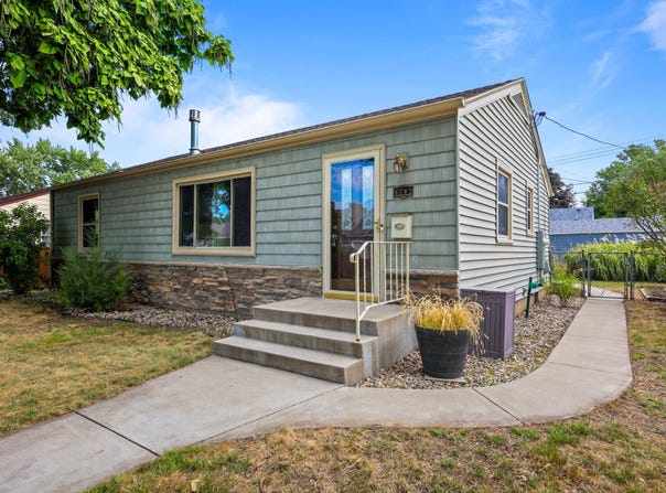 4742 Zane Avenue N, Crystal, MN 55429