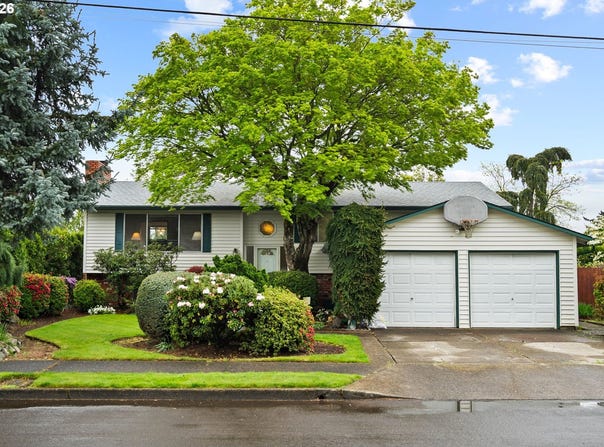 470 NW BELLA VISTA Dr, Gresham, OR 97030