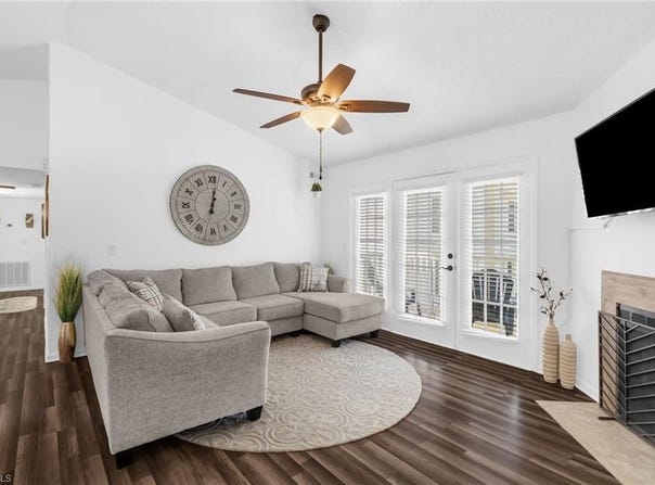 7123 W Friendly Avenue, Greensboro, NC 27410