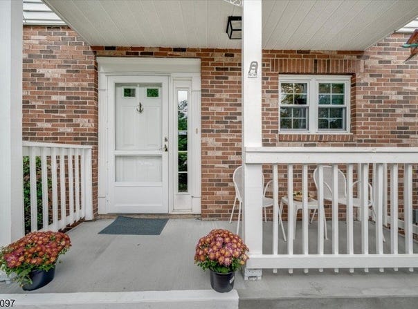 16 Lexington Ct, Chatham Twp., NJ 07928-2906