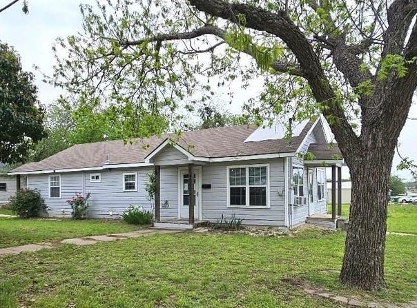 400 S College Street, Itasca, TX 76055