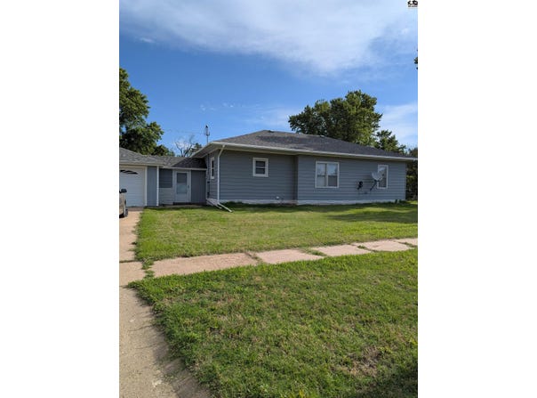 412 S 1st St, Bushton, KS 67427