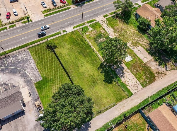 1733 S Broadway, Wichita, KS 67211